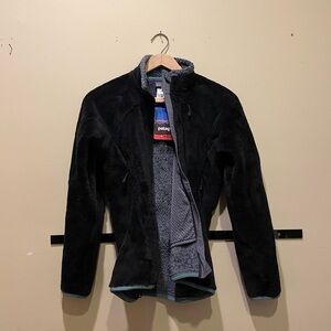 PATAGONIA Fleece fuzzy black regulator jacket size xs brand new with tags